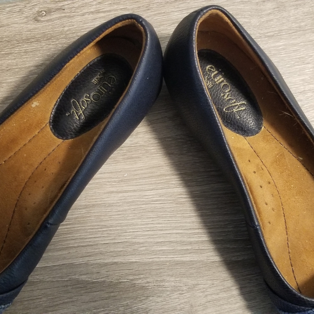 EuroSofft blue flats size 8